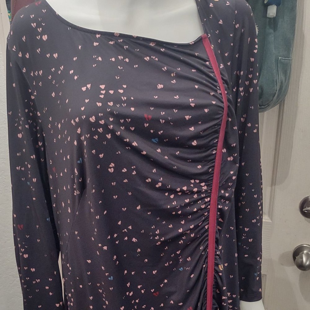 Brand New long sleeve polyester dress with very pretty design size 2XL